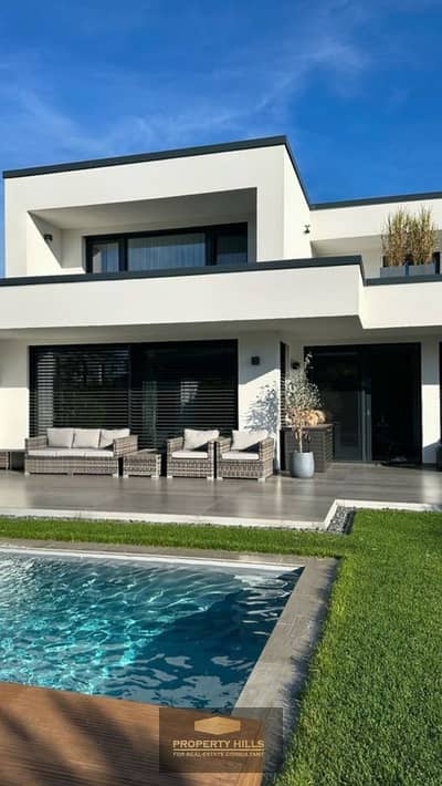 فيلا لقطه 300م للبيع في Swan Lake West الشيخ زايد 4 غرف + ناني وماستر  بجوار Palm Hills ودقائق من Arkan