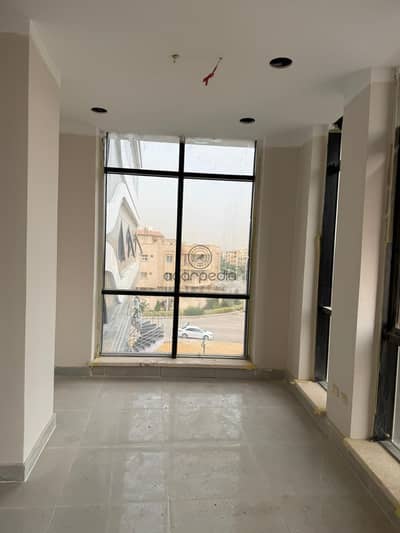 مكتب للإيجار في Iwan Mall – الياسمين 4