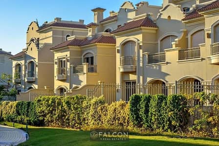فيلا فاخره 5 غرف ( جاهزه للمعاينه ) بتشطيب vip وبفيو على ال central park للبيع فى كمبوند لافيستا سيتى la vista city امام مسجد الفتاح العليم