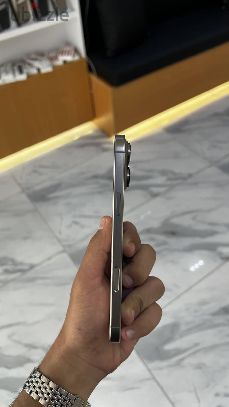 Apple - iPhone 16 Pro Max 3