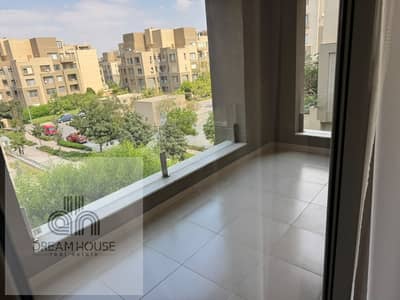 شقة فاخرة مفروشة بالكامل للإيجار في كمبوند بالم هيلز فيلج جيت – أمام الجامعة الأمريكية