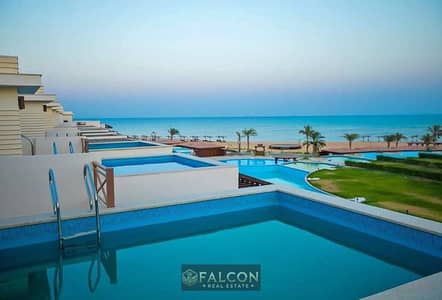شاليه للبيع بروف فيو علي البحر متشطب ultra modern في قريه بلو بلو blue blue