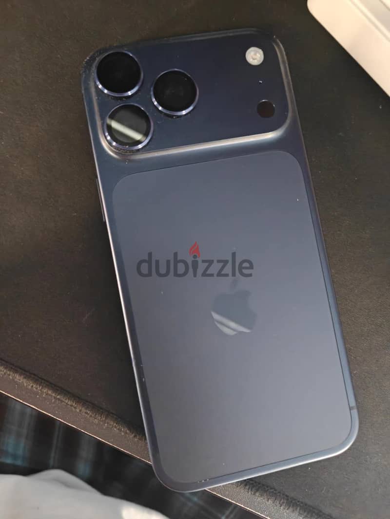 Apple - iPhone 17 Pro Max 3