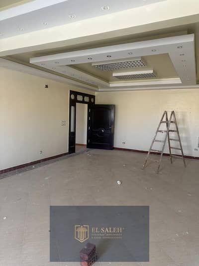 Factory for sale in the 6 Million Industrial Zone. It features a 702-square-meter steel-frame hangar structure (truss system) with a ceiling height of