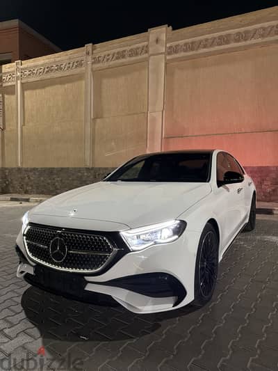 Mercedes-Benz E200 2026 متاح اسود وابيض
