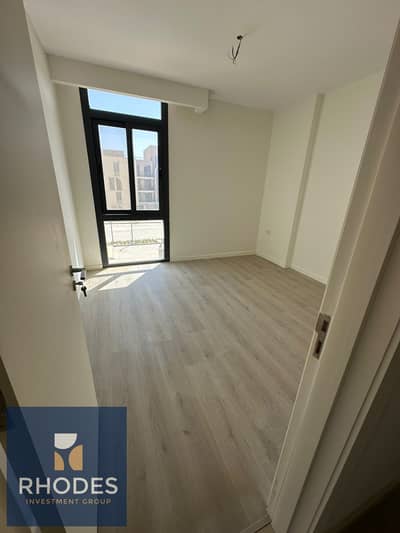 For sale: Resale apartment in a prime location within the compound in Vye Sodic, at a special price lower than the company's price and negotiable.