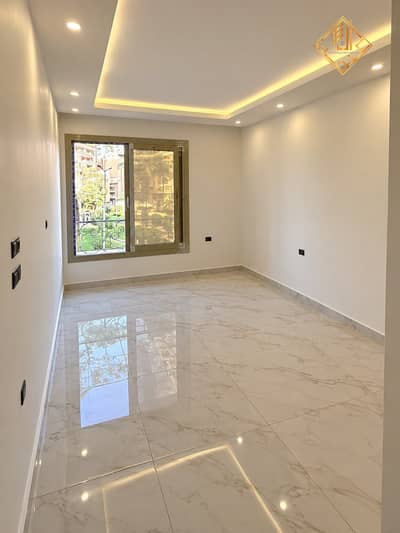 Administrative office for rent in Dokki, 120 sqm, in a modern building with high-end (super-lux) finishing.
