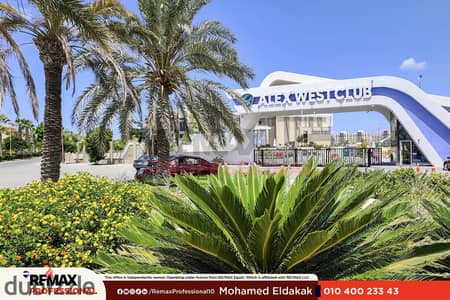 Clubhouse Strip Mall Club Villa for sale in Alex West