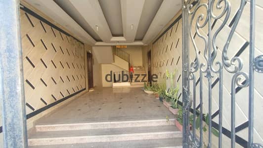 Apartment for sale in the 10th District, Sheikh Zayed: 200 sqm, first floor, fully finished.