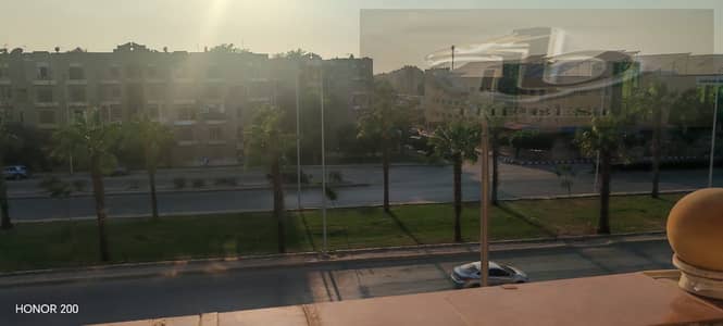 للبيع روف مميز في البنفسج 6 – التجمع الخامس  لوكيشن مميز واتجاه بحري شرقي