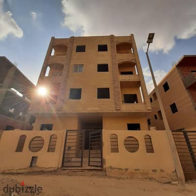Apartment in the distinguished neighborhood area 10 second row from services