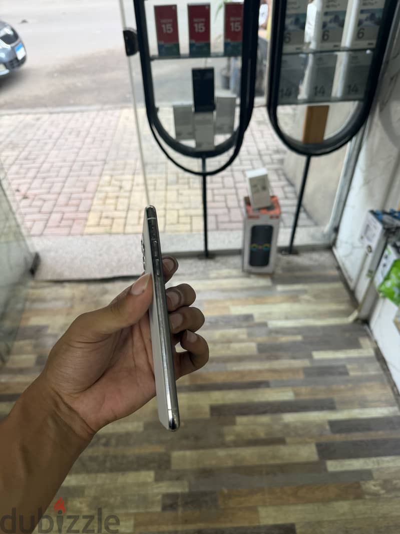 Apple - iPhone 11 Pro Max 1