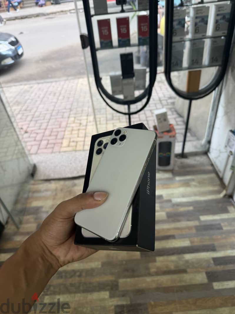Apple - iPhone 11 Pro Max 2