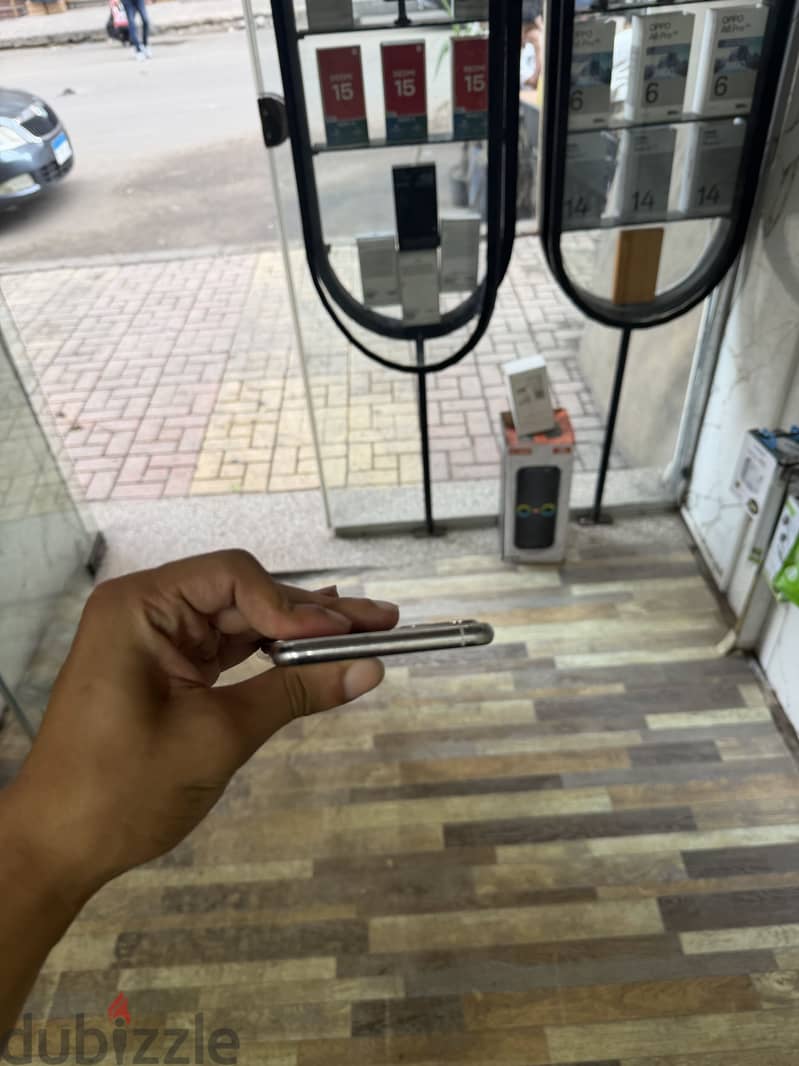Apple - iPhone 11 Pro Max 3