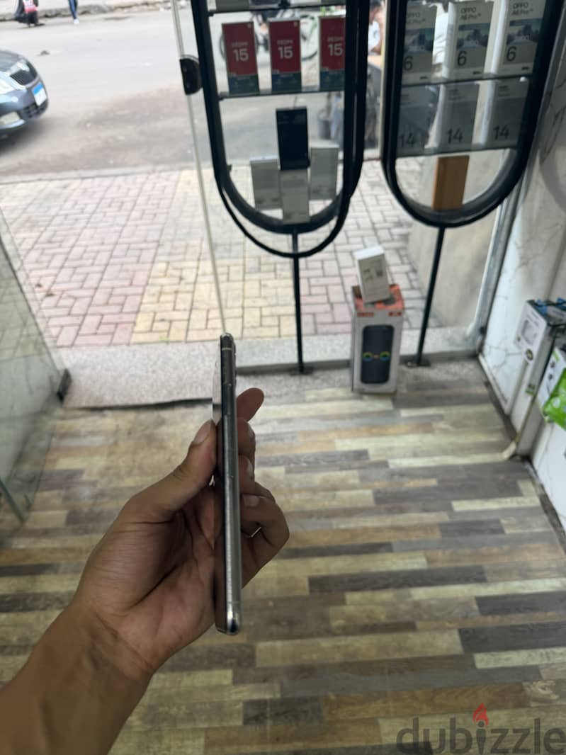 Apple - iPhone 11 Pro Max 4