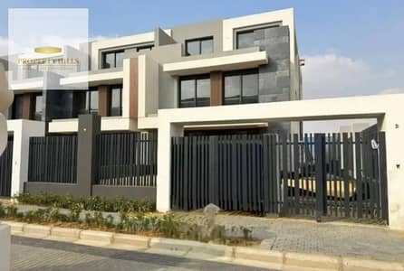 Townhouse for only 1,500,000 EGP down payment in Patio Town, New Cairo, for sale in installments over 7 years, minutes from the American University.