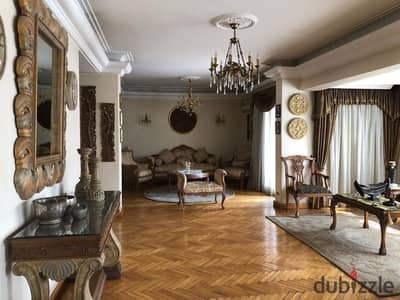 A distinctive apartment at a good price and in a classy location