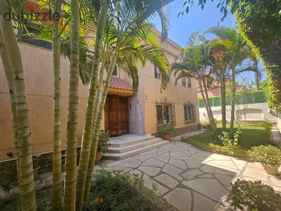 Code 11  Model C 5 Bedrooms/4 Bathrooms First Floor: 2 bedrooms with a shared bathroom, a master bedroom with an ensuite bathroom, and a living room.  Roof: 2 bedrooms and a shared bathroom.  Rent includes kitchen, appliances, and air conditioning only.   Re