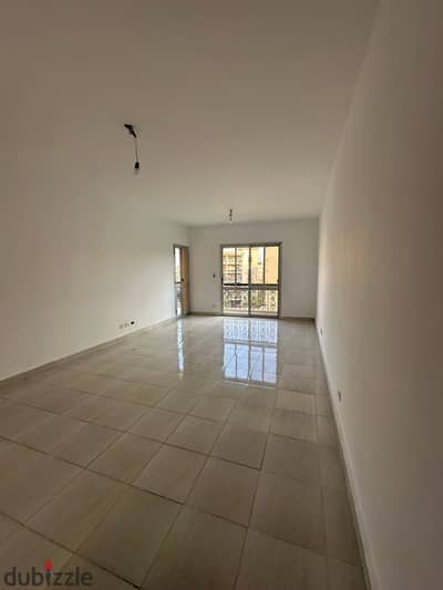 For rent, Law 131 meters in first residence condition next to Avenue Mall and Omar Ibn Al-Khattab Mosque