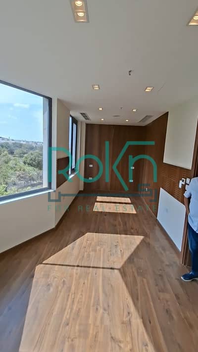 182 sqm corner administrative office – 8 offices + kitchenette, features a functional layout and a prime space