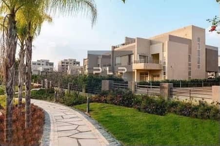 Corner townhouse for sale in The Square compound ready to move, open landscape view, and an exceptional price.