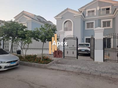 Don't miss it!!! Villa for sale in Heliopolis Hills compound near Sania 5th and Capital Plaza. Unique design, garden and a ready-to-use ground floor.