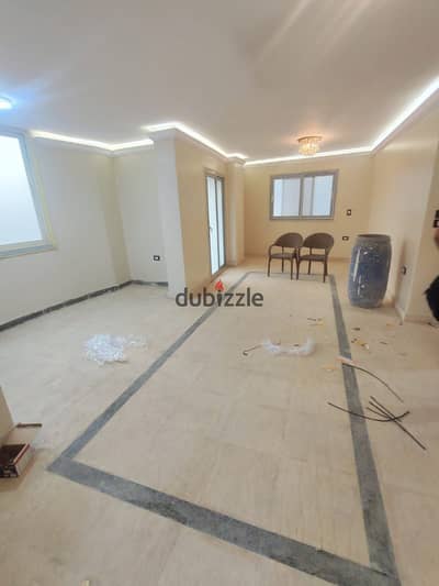 شقه للايجار بموقع متميز في مصر الجديده