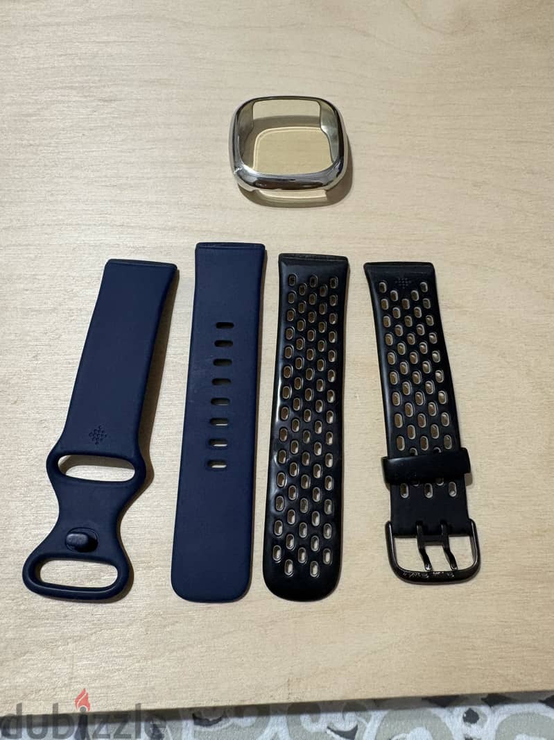 fitbit versa 3 like new 1