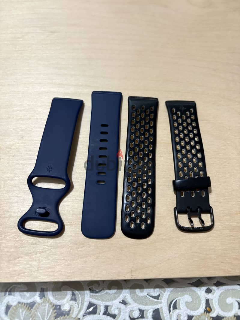 fitbit versa 3 like new 3