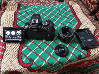 كاميرا nikon D5300 معاها كل حاجتها بها wifi للبيع او للبدل تلفون لقطه