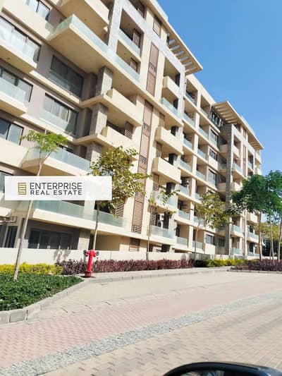 Move into your apartment in New Cairo’s premier compound, with a direct view of Africa’s 3rd-tallest tower. Incredible price & 40%+ cash discount!