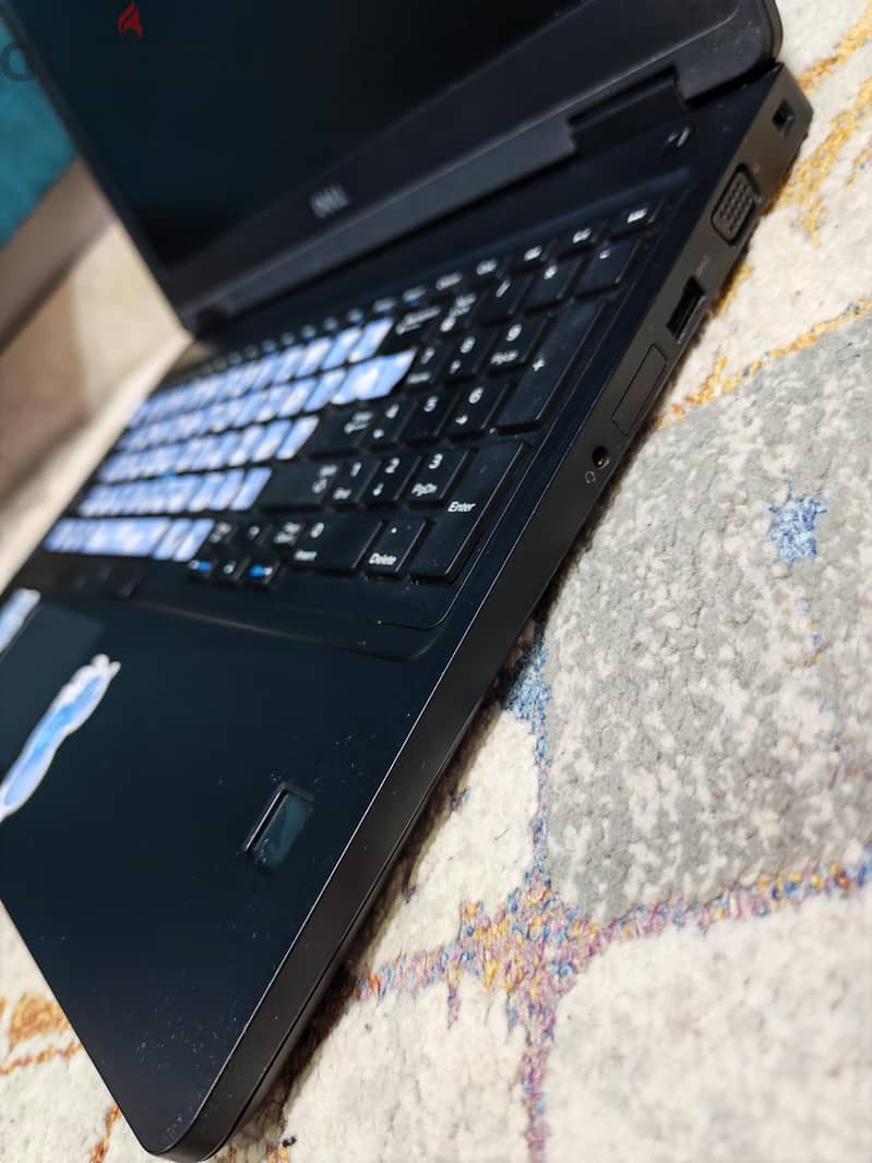 Dell Latitude 5590 1