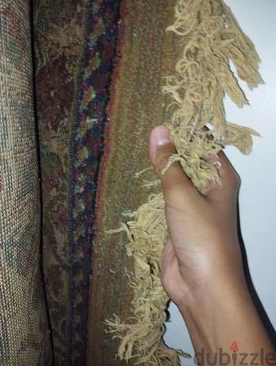 "سجادة كبيرة مستعملة بحالة ممتازة للبيع