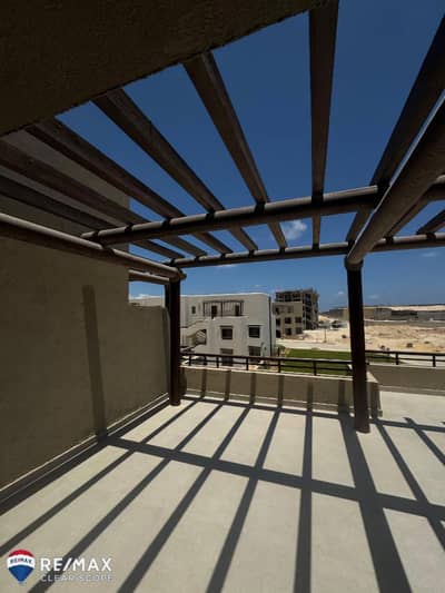 Finished Penthouse for sale with pool view