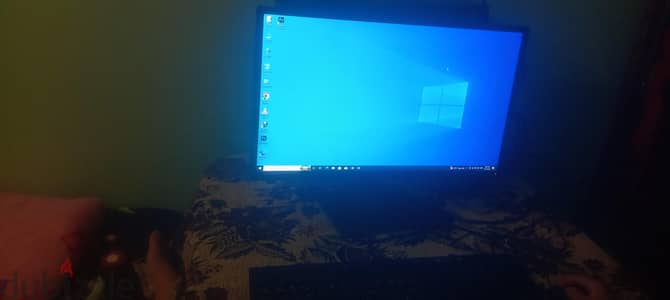 جهاز pc  كامل بالكيبورد والماوس شاشة dell والكيسة hp