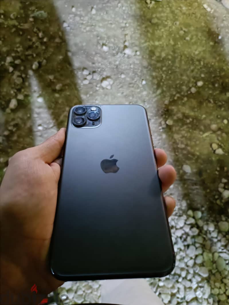 Apple - iPhone 11 Pro Max 1