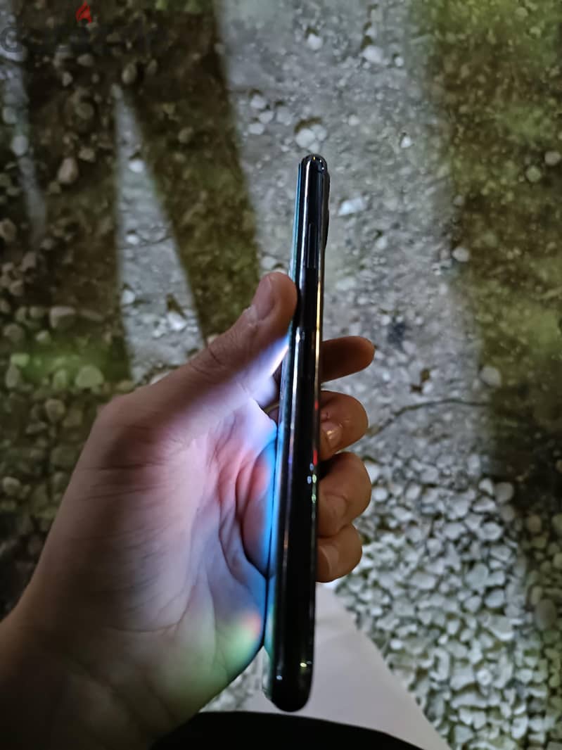 Apple - iPhone 11 Pro Max 2