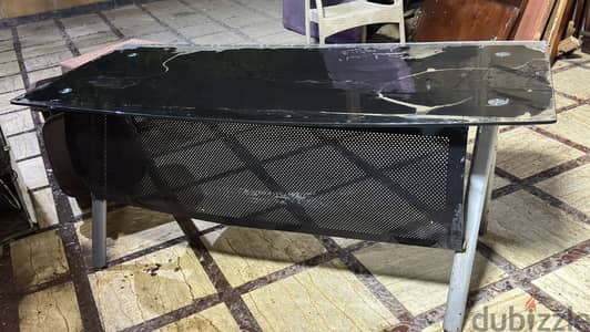 مكاتب معدني زجاجي بحاله محترمه