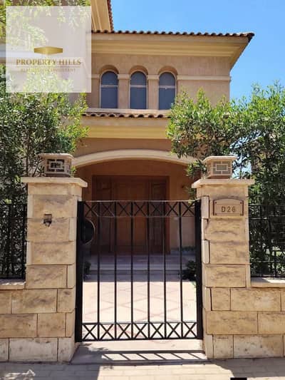 Last corner villa for sale in East Hills, finished with air conditioning, in the heart of the Fifth Settlement. Large area of 256 m. Available for cash payment or installments with annual payments. Unit type: corner villa.