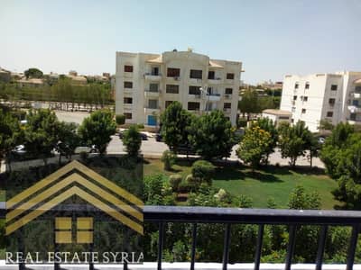 كود 2328##  شقة للإيجار من المالك مباشرةً في كمبوند وادي الربيع - مدينة الشروق فرصة استثمارية وسكنية ممتازة في موقع إستراتيجي بأرقى مناطق الشروق!  تفاصيل الشقة: المساحة: 170 متر. التقسيم الداخلي:  3 غرف نوم كبيرة (أرضيات باركيه). ريسبشن