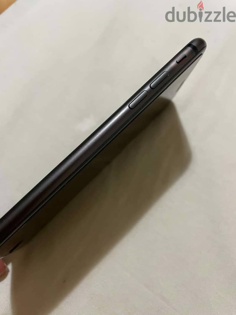Apple - iPhone 8 5