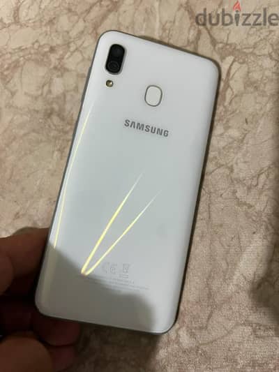 فرصه للبيع سامسونج A30 بيلمع بدون خرابيش بدون صيانه كان مركون ممتاز