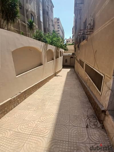 فيلا ٦٠٠م التجمع شارع الرئيسي