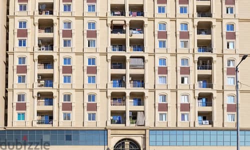 شقة للبيع في السيوف (أبراج الصفوة) على شارع مصطفى كامل مباشرة