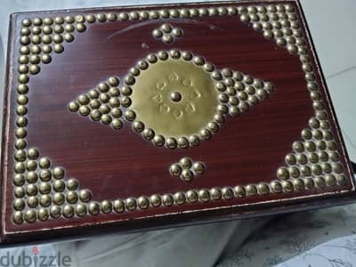 صندوق خشبى مطعم بالنحاس ابعاده 30*20