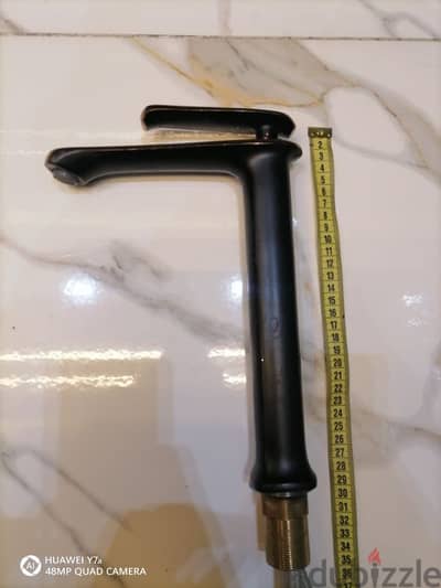 خلاط حوض شجرة طويل أسود مط (Matte Black) مستعمل بحالة ممتازة - للبيع
