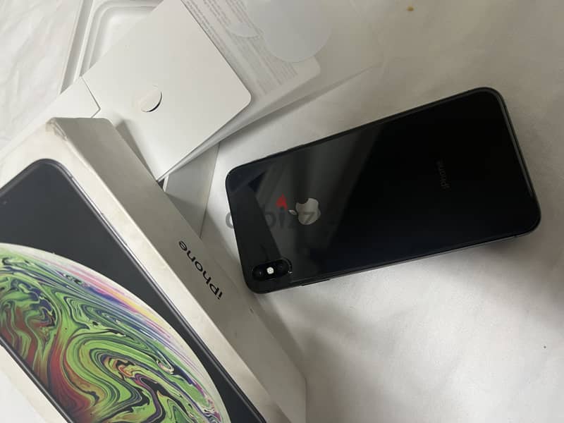 Apple - iPhone XS Max 1