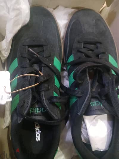 شوز  adidas اوريجنال مقاس ٤٢ و٢/٣