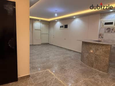 ستوديو فاضي داخل فيلا في الحي الثالث غرب غرفه وحمام بحديقه صغيره