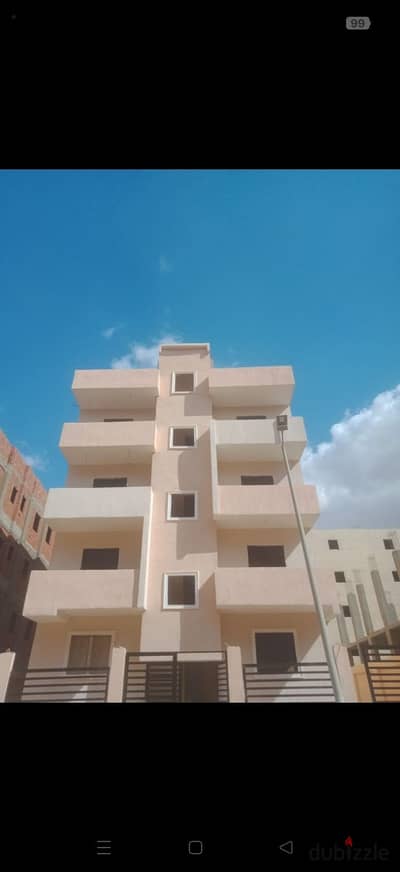 شقة للبيع في مدينه بدر فرصه  125 متر طوب احمر في منطقه المتميز عمارات ( متميز السويس ) ، تتميز بموقع استراتيجي على تاني نمره من الحزام الاخضر قريبه جدا من شارع السويس  وبالقرب من جميع الخدمات الأساسية.